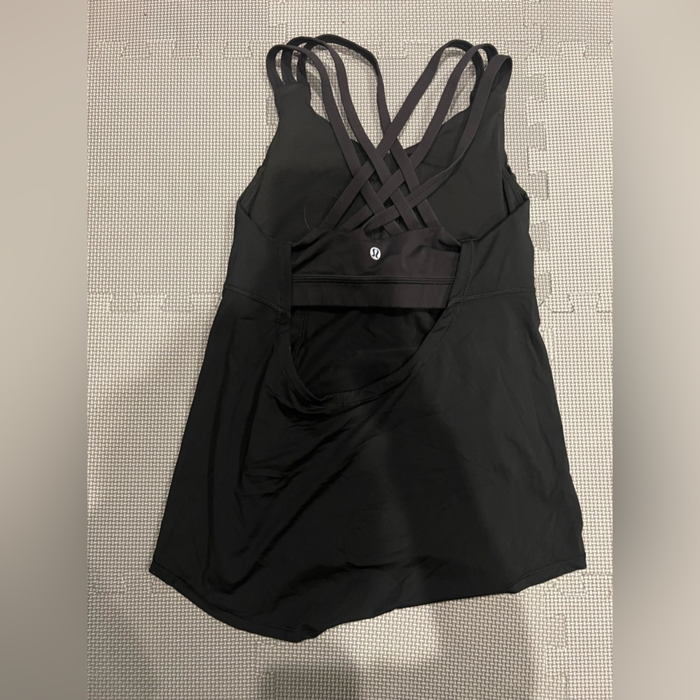 Lululemon black workout top with built in bra